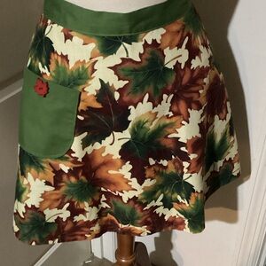 Autumn Leaf Print Apron with Green Accents. Very Cute!